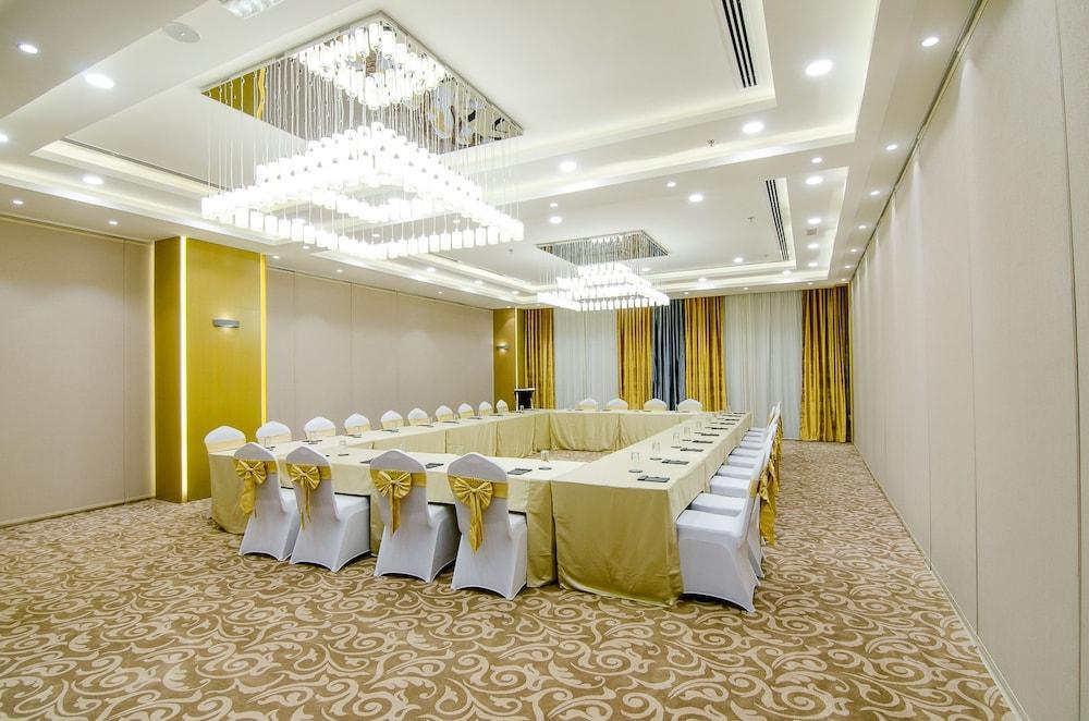 Al Murooj Grand Muscat